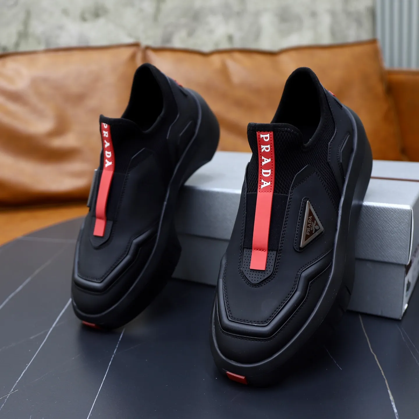 Men's shoes: 620💰🙅‍♂️🙅‍♂️🙅‍♂️ Brand: PRADA Standard code: 38–44 (45 can be customized) Level: Same as the official website Material: Original cowhide fabric Comfortable sheepskin lining Lightweight wear-resistant outsole Style category: Men's fashionable casual shoes and boots Running sneakers Distinguished luxury brand elements Top luxury Color: actual picture color